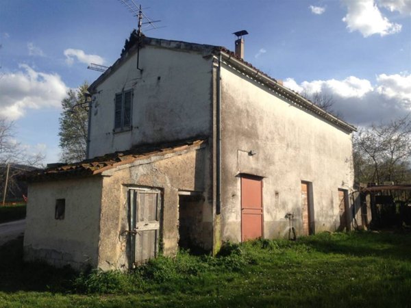 casa indipendente in vendita a San Severino Marche