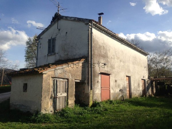 casa indipendente in vendita a San Severino Marche