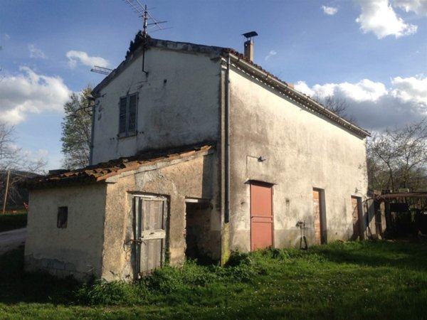 casa indipendente in vendita a San Severino Marche