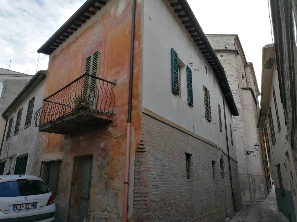 casa indipendente in vendita a San Severino Marche