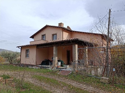 casa indipendente in vendita a San Severino Marche