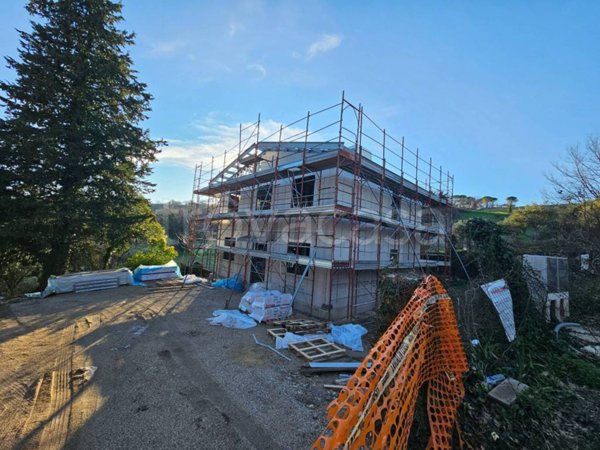 casa indipendente in vendita a San Severino Marche