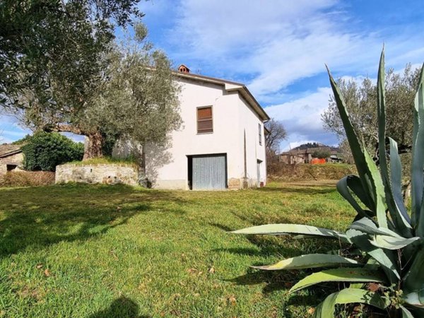 casa indipendente in vendita a San Severino Marche
