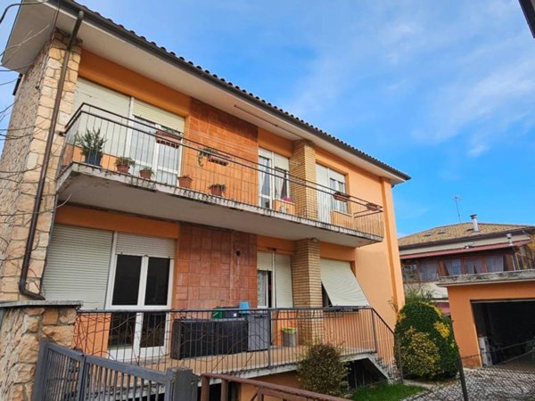 casa indipendente in vendita a San Severino Marche