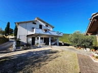 casa indipendente in vendita a San Severino Marche
