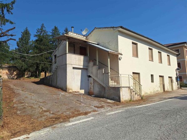 casa indipendente in vendita a San Severino Marche in zona Serralta