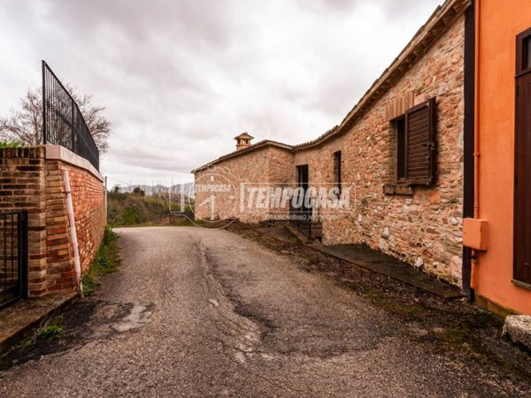appartamento in vendita a San Severino Marche in zona Chigiano