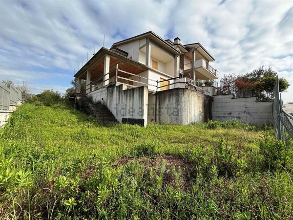casa indipendente in vendita a San Severino Marche