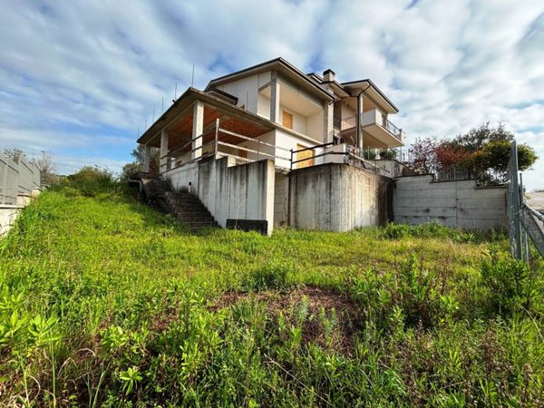 casa indipendente in vendita a San Severino Marche