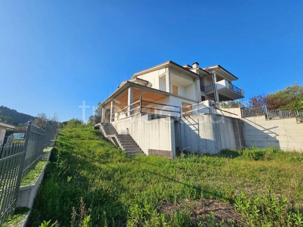 casa indipendente in vendita a San Severino Marche