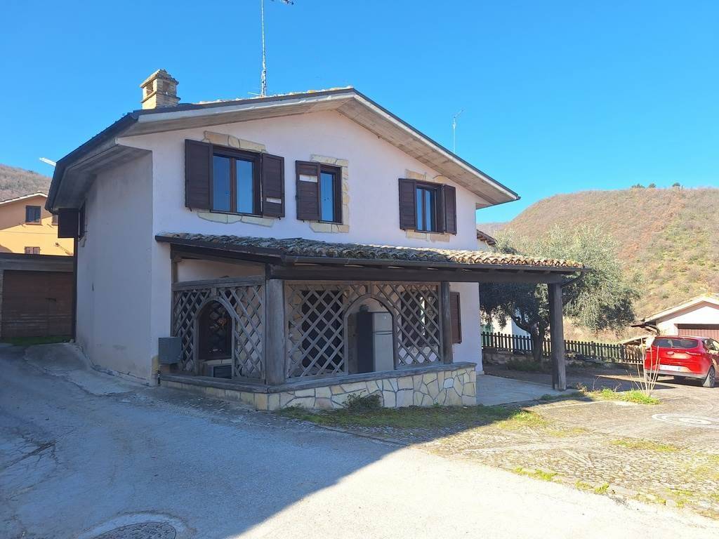 casa indipendente in vendita a San Severino Marche in zona Stigliano