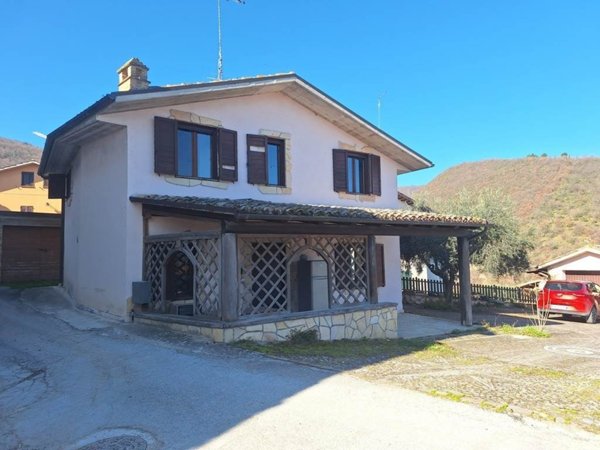 casa indipendente in vendita a San Severino Marche in zona Stigliano