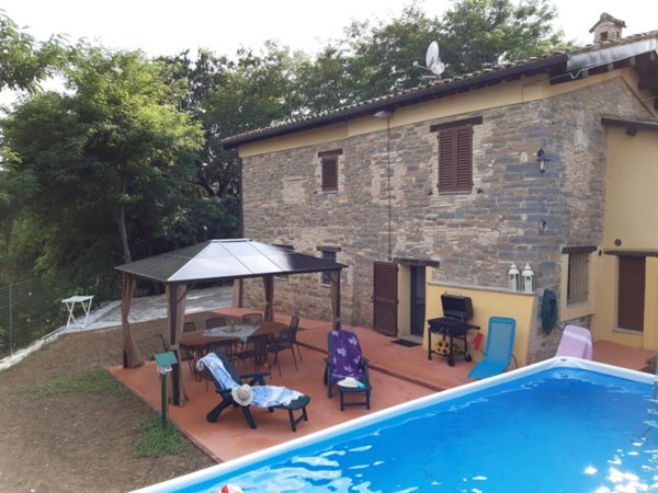casa indipendente in vendita a San Severino Marche