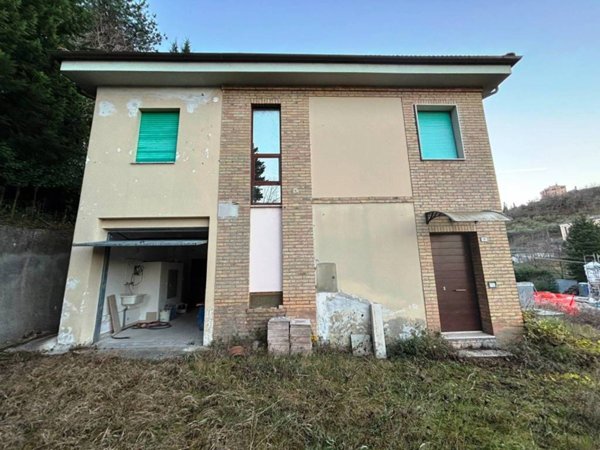 casa indipendente in vendita a San Severino Marche