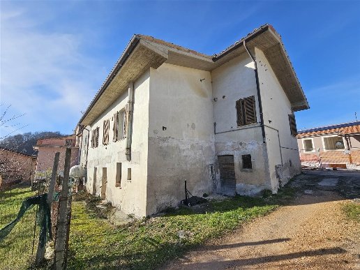 casa indipendente in vendita a San Severino Marche in zona Parolito