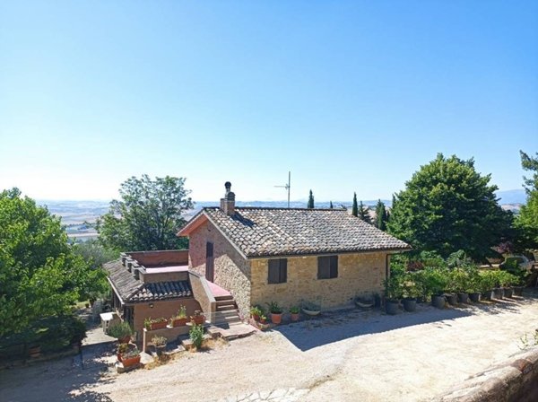 casa indipendente in vendita a San Severino Marche in zona Pitino
