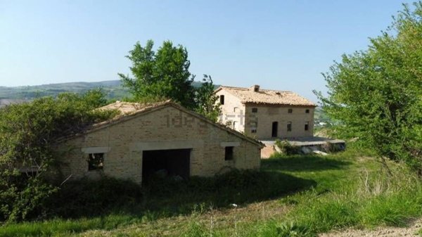 casale in vendita a San Severino Marche