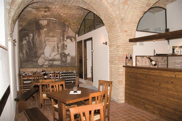 locale commerciale in vendita a San Severino Marche