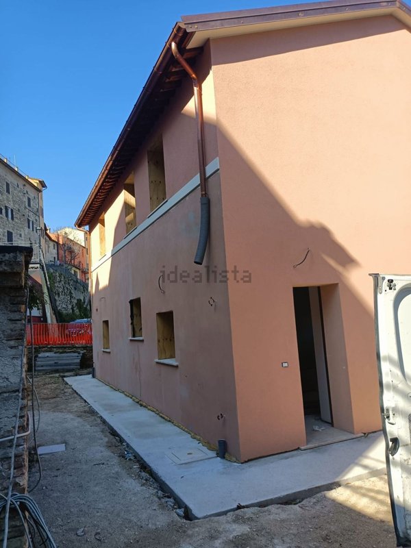 esavano in vendita a San Severino Marche