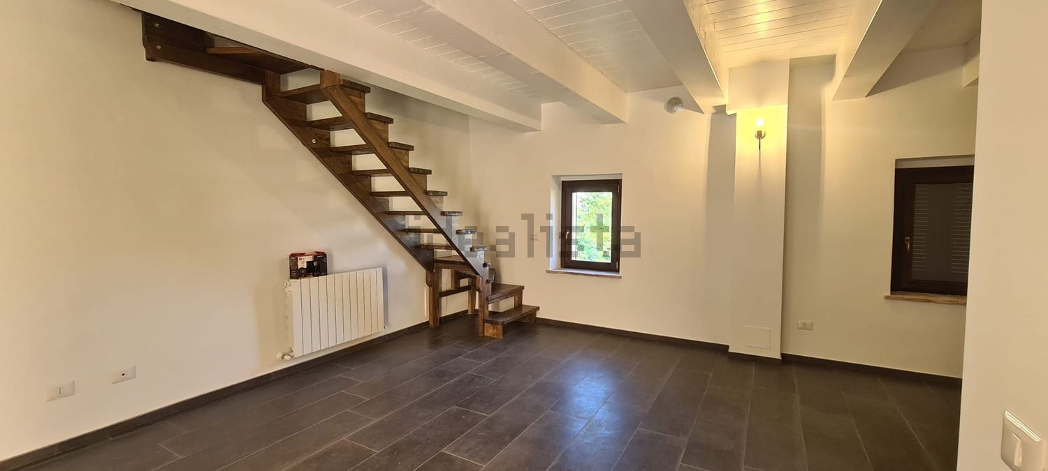casa indipendente in vendita a San Severino Marche in zona Chigiano