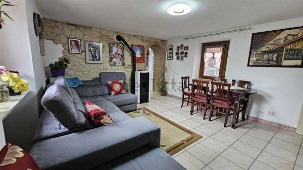casa indipendente in vendita a San Severino Marche