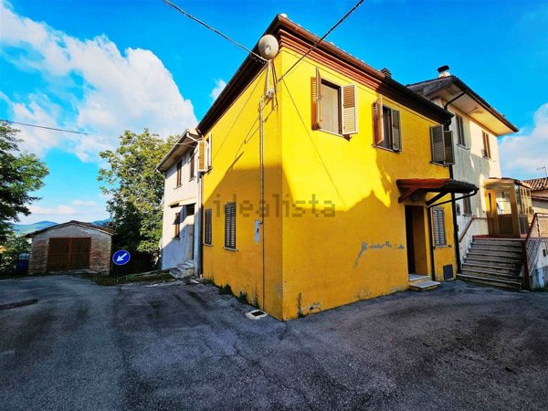 appartamento in vendita a San Severino Marche in zona Isola