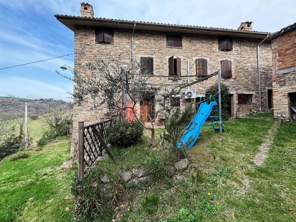 casa semindipendente in vendita a San Severino Marche in zona Serralta