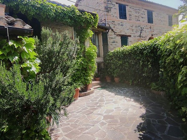 casa indipendente in vendita a San Severino Marche