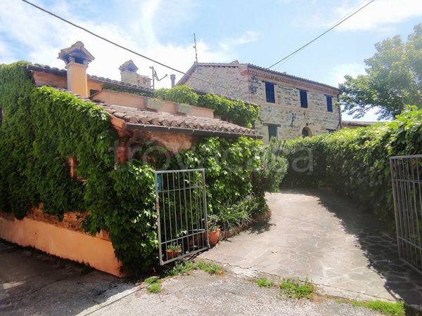 casa indipendente in vendita a San Severino Marche