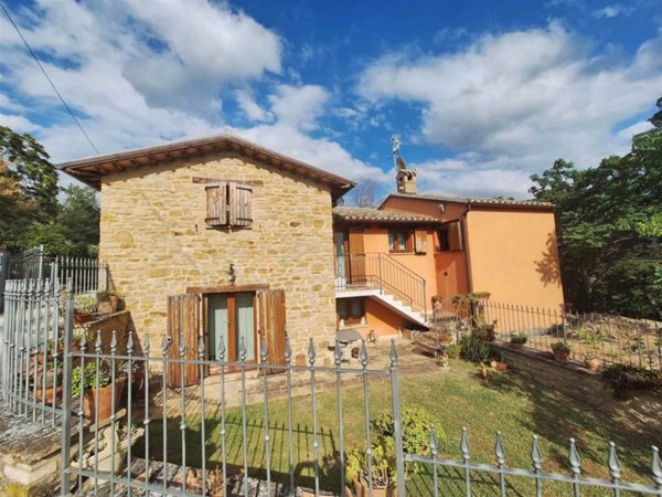casa indipendente in vendita a San Severino Marche in zona Pitino