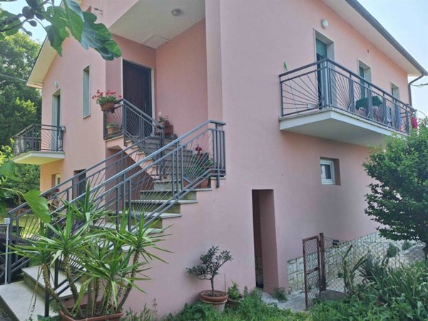 casa indipendente in vendita a San Severino Marche in zona Pitino
