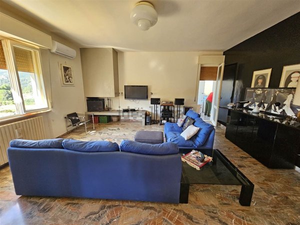 casa indipendente in vendita a San Severino Marche