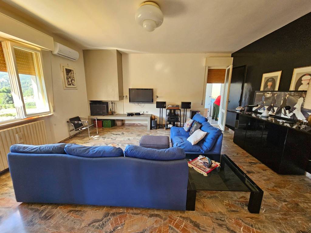 casa indipendente in vendita a San Severino Marche