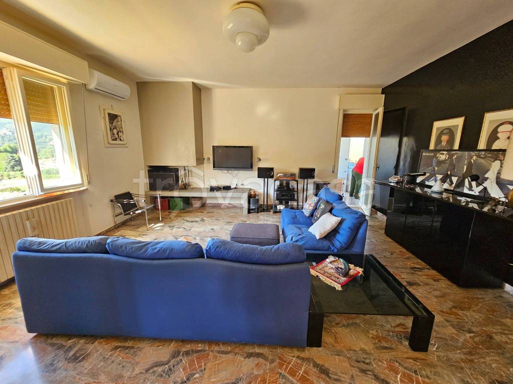 casa indipendente in vendita a San Severino Marche