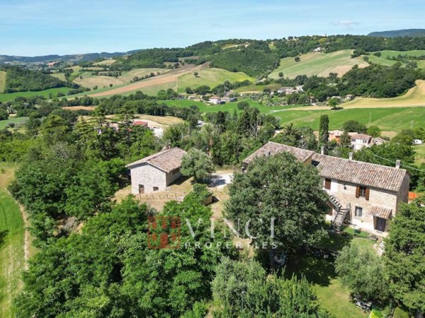 casa indipendente in vendita a San Severino Marche in zona Serralta