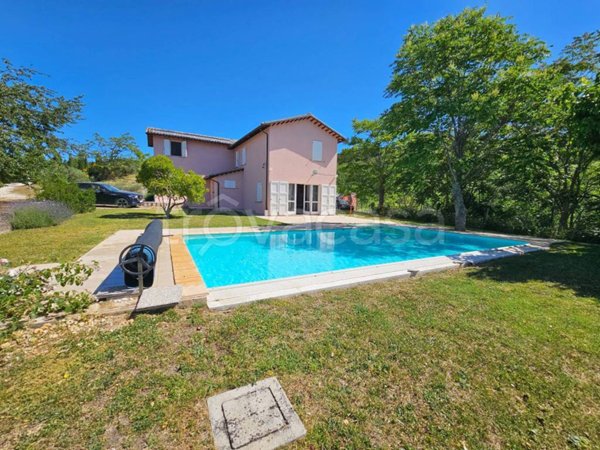 casa indipendente in vendita a San Severino Marche