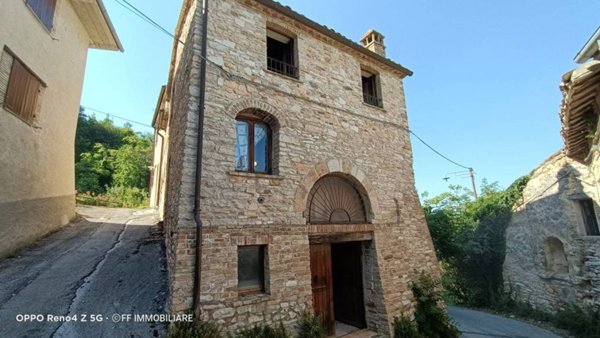 appartamento in vendita a San Severino Marche in zona Chigiano