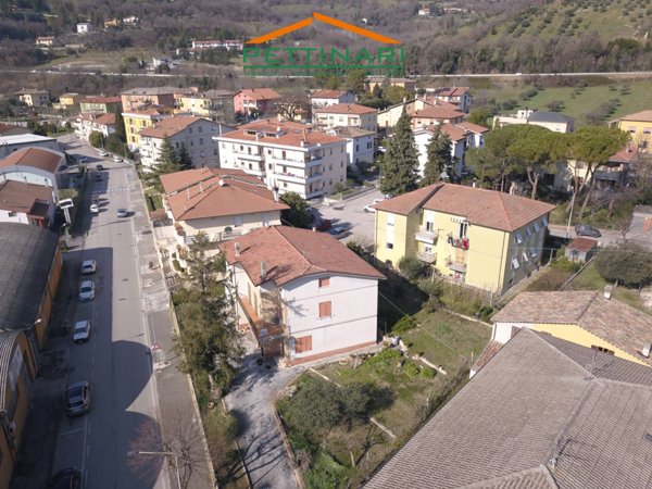 casa indipendente in vendita a San Severino Marche