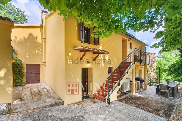casale in vendita a San Severino Marche