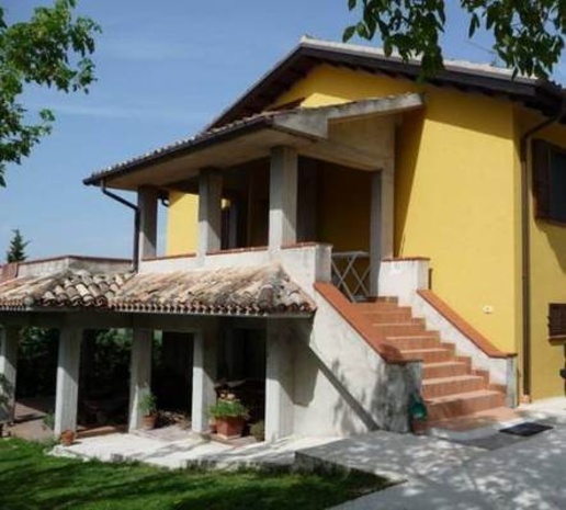 casa indipendente in vendita a San Severino Marche in zona Gaglianvecchio