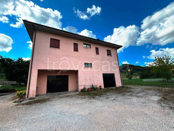 casa indipendente in vendita a San Severino Marche in zona Parolito