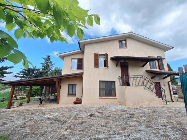 casa indipendente in vendita a San Severino Marche in zona Gaglianvecchio
