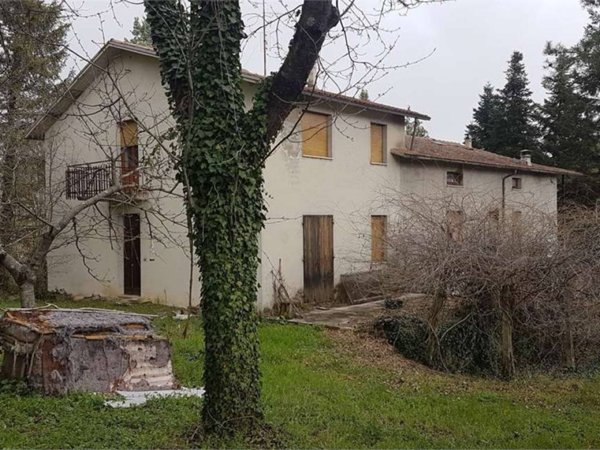 casa indipendente in vendita a San Severino Marche in zona Marciano