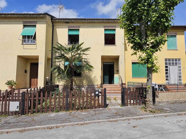 casa indipendente in vendita a San Severino Marche