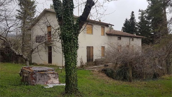 casa indipendente in vendita a San Severino Marche in zona Marciano