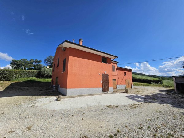casa indipendente in vendita a San Severino Marche in zona Parolito
