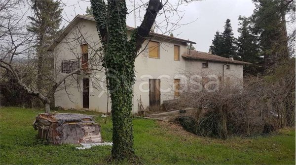 casa indipendente in vendita a San Severino Marche in zona Marciano