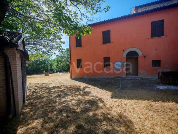 casa indipendente in vendita a San Severino Marche in zona Colotto
