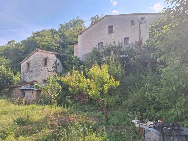 casa indipendente in vendita a San Severino Marche in zona Serripola