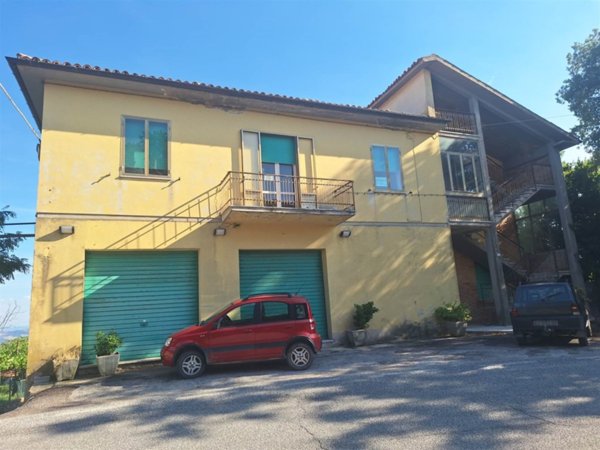 casa indipendente in vendita a San Severino Marche in zona Corsciano